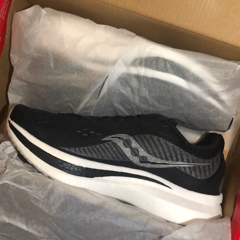 NIB Saucony Endorphin Speed 2